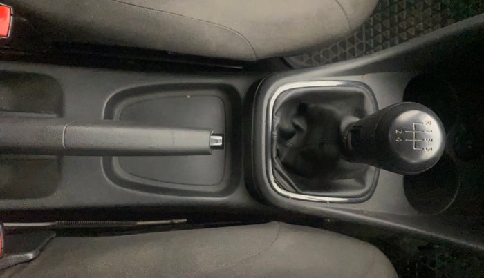 2015 Volkswagen Vento COMFORTLINE 1.6, Petrol, Manual, 29,969 km, Gear Lever