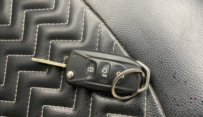 2022 Tata NEXON XM SUNROOF DIESEL, Diesel, Manual, 99,167 km, Key Close Up