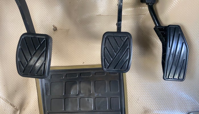 2023 Maruti Ertiga ZXi (O), Petrol, Manual, 26,021 km, Pedals