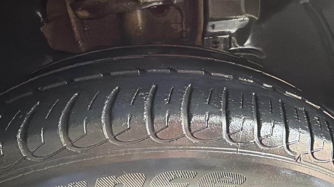 2016 Tata Tiago XT (O) PETROL, Petrol, Manual, 40,851 km, Right Front Tyre Tread