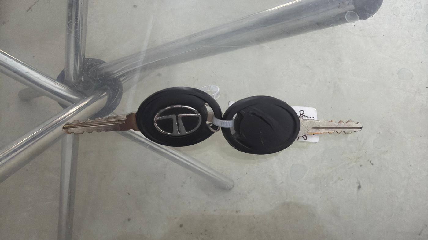 2016 Tata Tiago XT (O) PETROL, Petrol, Manual, 40,851 km, Key Close Up