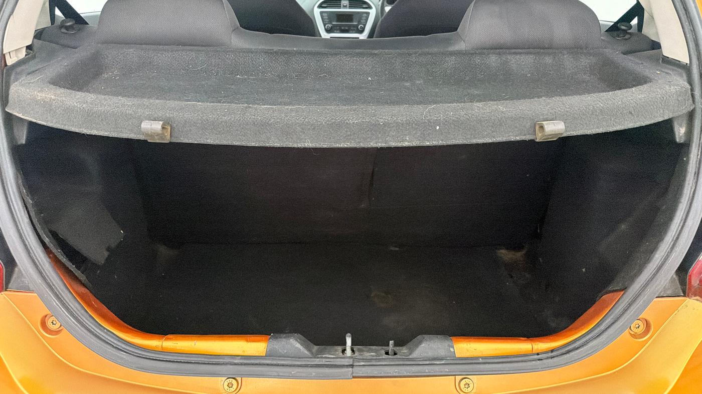 2016 Tata Tiago XT (O) PETROL, Petrol, Manual, 40,851 km, Boot Inside