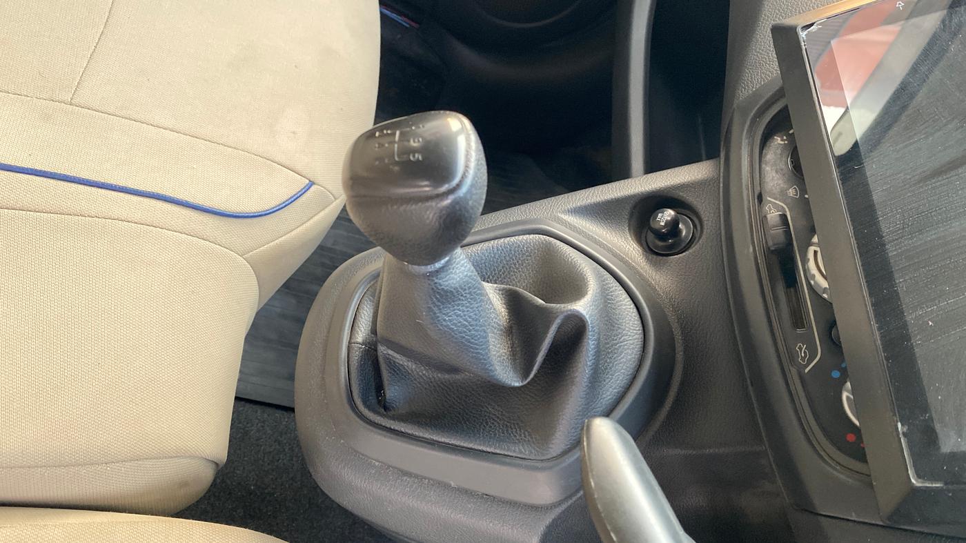 2018 Datsun Go T, Petrol, Manual, 30,404 km, Gear Lever