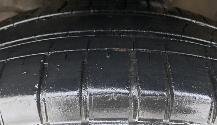 2014 Maruti Wagon R 1.0 LXI CNG, CNG, Manual, 81,081 km, Left Front Tyre Tread