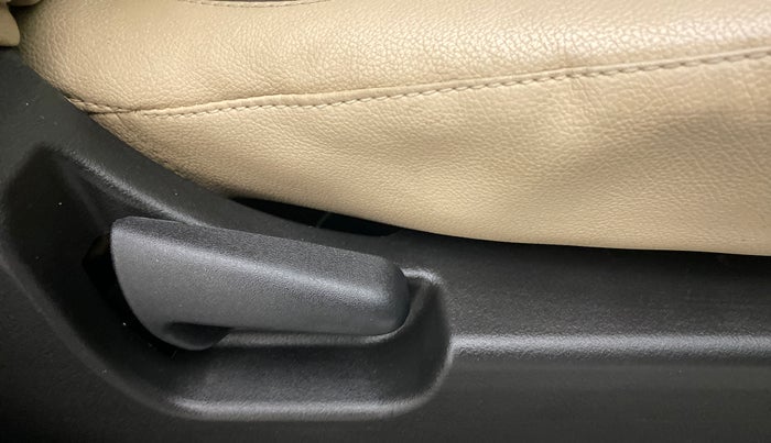 2014 Maruti Wagon R 1.0 LXI CNG, CNG, Manual, 81,081 km, Driver Side Adjustment Panel