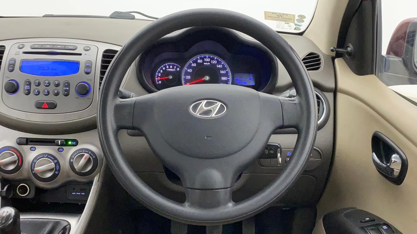2015 Hyundai i10 SPORTZ 1.1, Petrol, Manual, 76,938 km, Steering Wheel Close Up