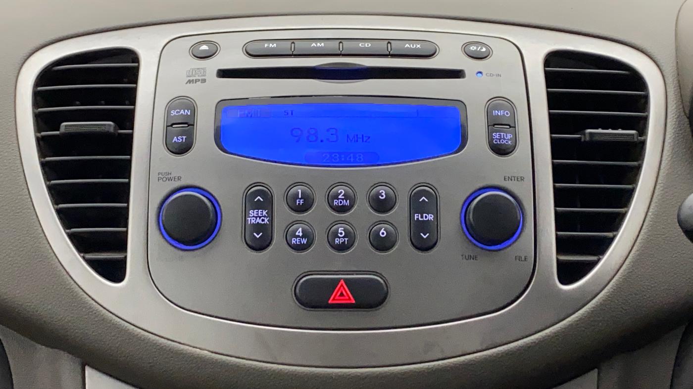 2015 Hyundai i10 SPORTZ 1.1, Petrol, Manual, 76,938 km, Infotainment System