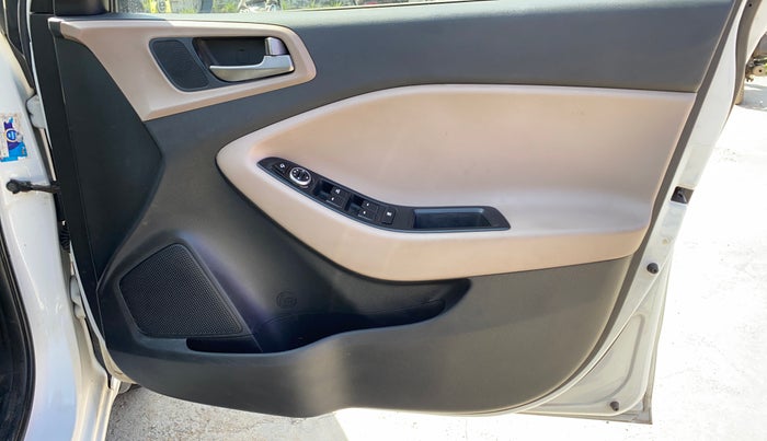 2015 Hyundai Elite i20 ASTA 1.2, Petrol, Manual, 27,730 km, Driver Side Door Panels Control