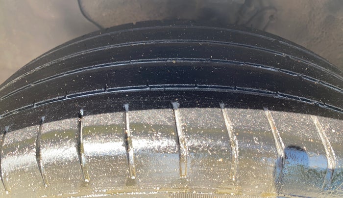 2015 Hyundai Elite i20 ASTA 1.2, Petrol, Manual, 27,730 km, Left Front Tyre Tread