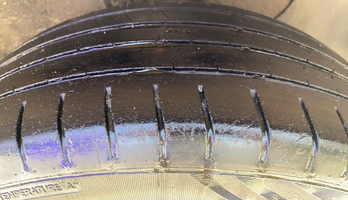 2015 Hyundai Elite i20 ASTA 1.2, Petrol, Manual, 27,730 km, Right Front Tyre Tread