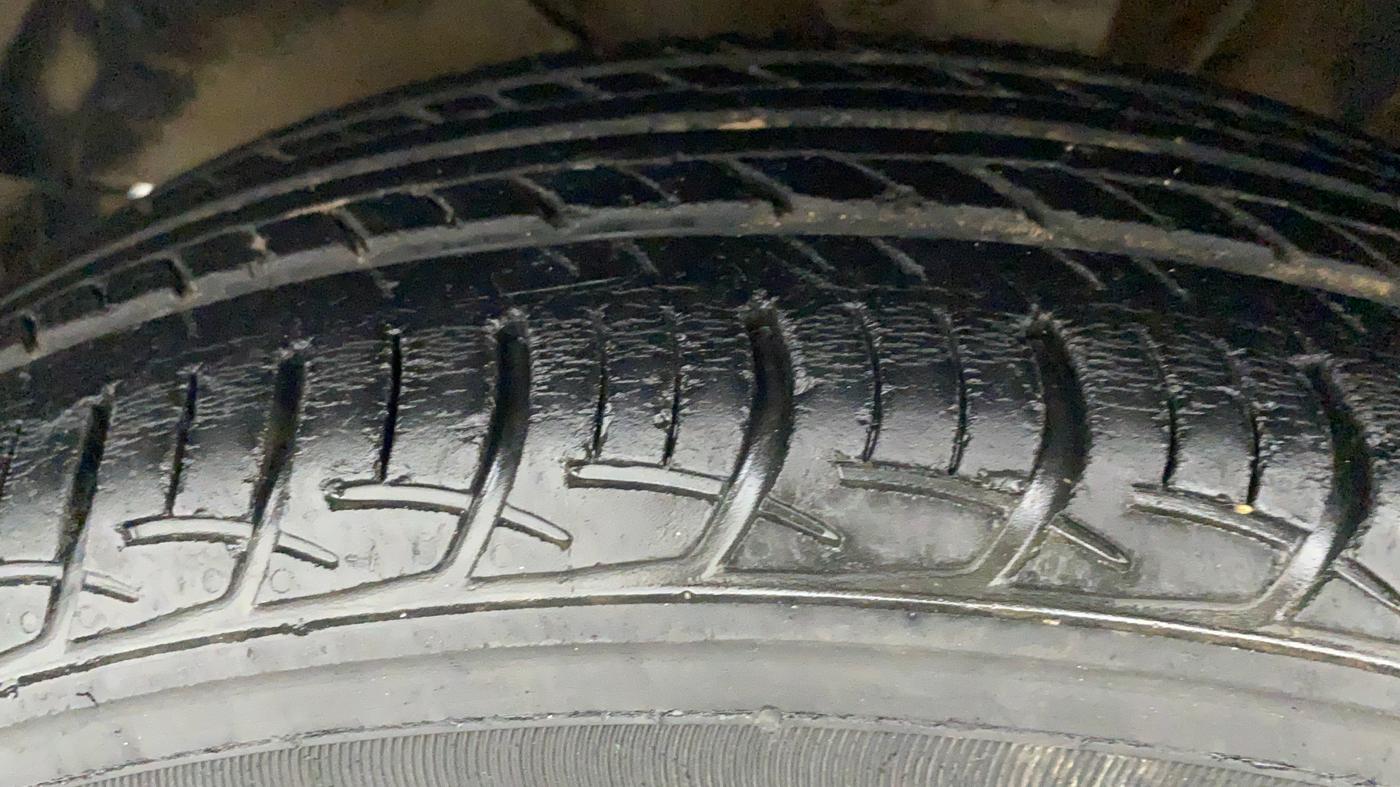 2016 Maruti Baleno DELTA PETROL 1.2, Petrol, Manual, 77,611 km, Left Front Tyre Tread