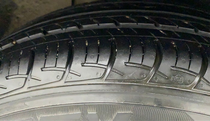 2016 Maruti Baleno DELTA PETROL 1.2, Petrol, Manual, 77,611 km, Right Rear Tyre Tread