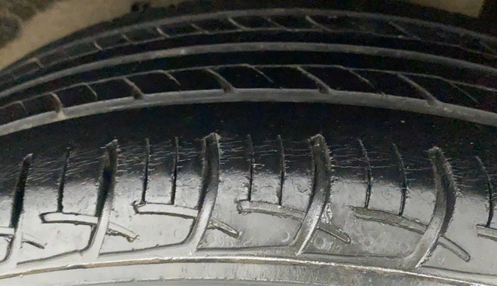 2016 Maruti Baleno DELTA PETROL 1.2, Petrol, Manual, 77,611 km, Left Rear Tyre Tread