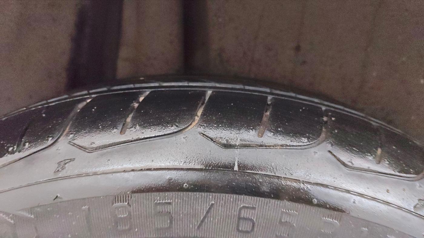2021 Maruti Dzire ZXI AMT, Petrol, Automatic, 95,198 km, Right Rear Tyre Tread