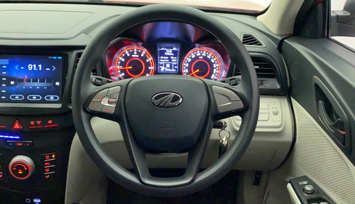 2022 Mahindra XUV300 W6 1.2 PETROL AMT, Petrol, Automatic, 23,782 km, Steering Wheel Close Up
