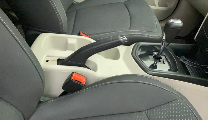 2022 Mahindra XUV300 W6 1.2 PETROL AMT, Petrol, Automatic, 23,782 km, Gear Lever