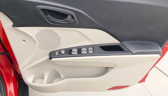 2022 Mahindra XUV300 W6 1.2 PETROL AMT, Petrol, Automatic, 23,782 km, Driver Side Door Panels Control