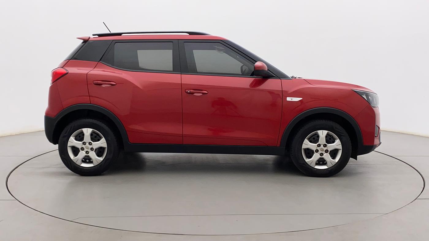 2022 Mahindra XUV300 W6 1.2 PETROL AMT, Petrol, Automatic, 23,782 km, Right Side View