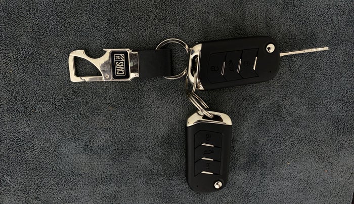 2022 Mahindra XUV300 W6 1.2 PETROL AMT, Petrol, Automatic, 23,782 km, Key Close Up