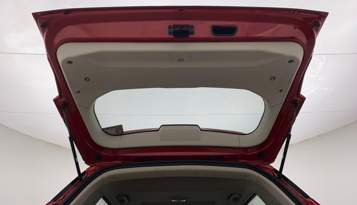 2022 Mahindra XUV300 W6 1.2 PETROL AMT, Petrol, Automatic, 23,782 km, Boot Door Open