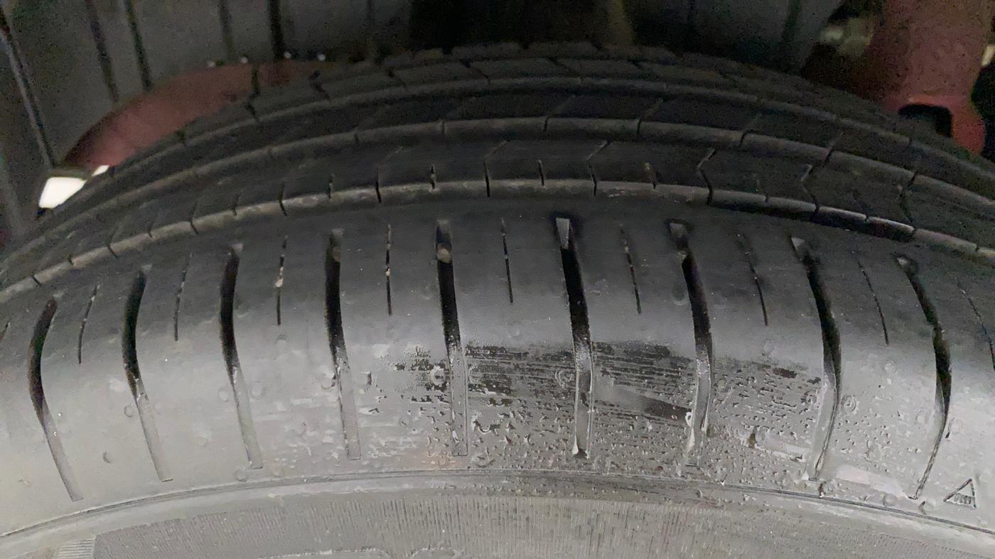 2022 Mahindra XUV300 W6 1.2 PETROL AMT, Petrol, Automatic, 23,782 km, Right Rear Tyre Tread