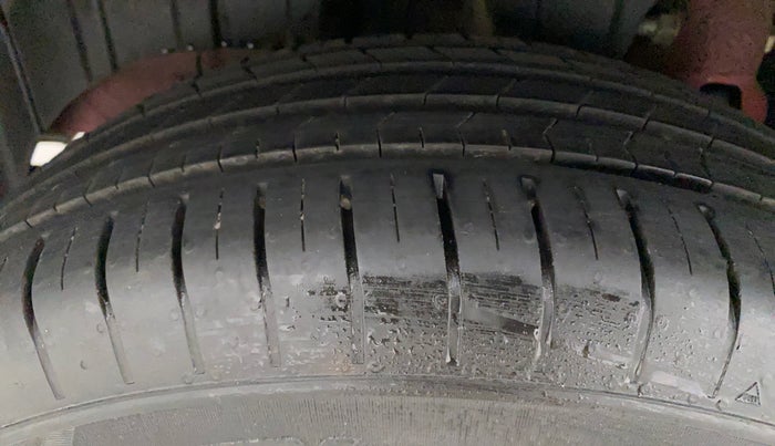 2022 Mahindra XUV300 W6 1.2 PETROL AMT, Petrol, Automatic, 23,782 km, Right Rear Tyre Tread