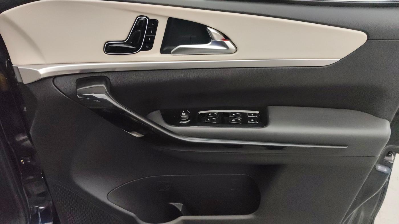 2023 Mahindra XUV700 AX 7 LUXURY D AWD AT 7 STR, Diesel, Automatic, 58,756 km, Driver Side Door Panels Control