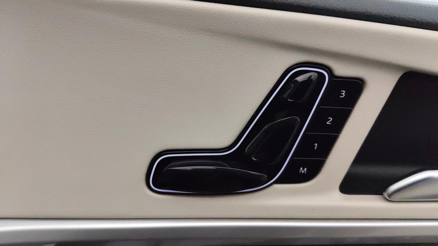 2023 Mahindra XUV700 AX 7 LUXURY D AWD AT 7 STR, Diesel, Automatic, 58,756 km, Driver Side Adjustment Panel