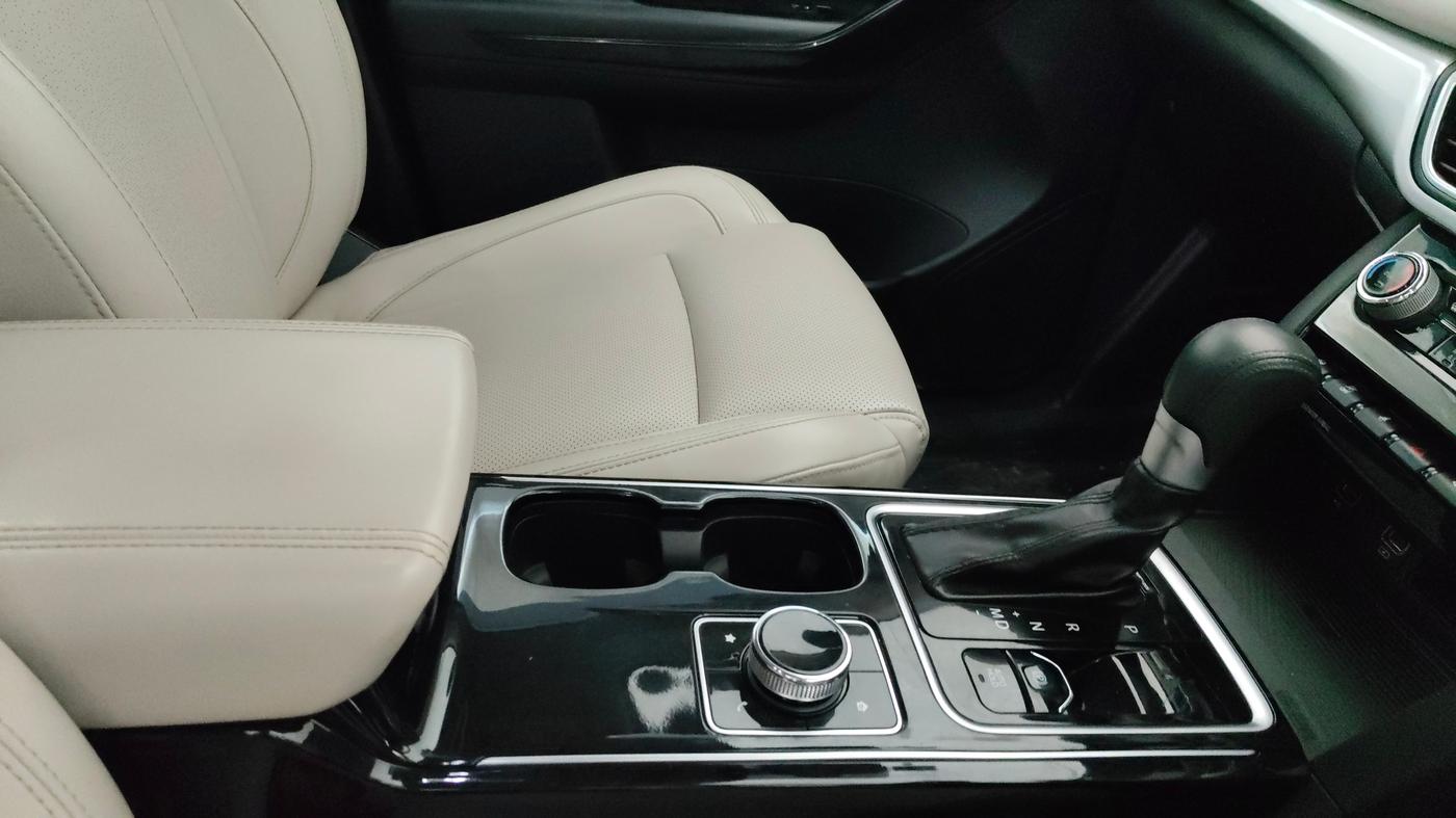 2023 Mahindra XUV700 AX 7 LUXURY D AWD AT 7 STR, Diesel, Automatic, 58,756 km, Gear Lever
