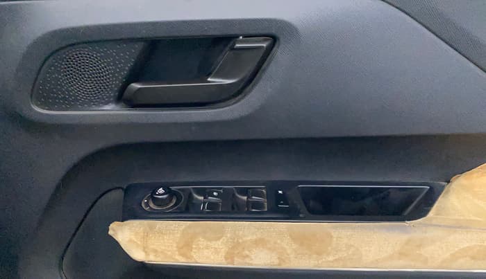 2022 Tata PUNCH ACCOMPLISHED MT, Petrol, Manual, 52,691 km, Driver Side Door Panels Control