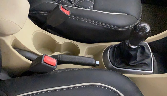 2016 Hyundai Verna 1.6 VTVT S, Petrol, Manual, 55,743 km, Gear Lever