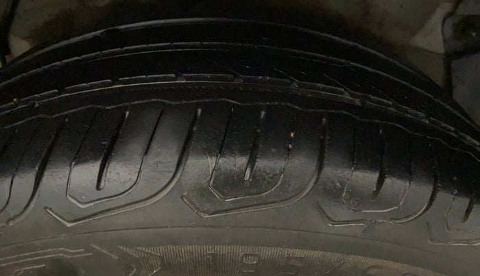2016 Hyundai Verna 1.6 VTVT S, Petrol, Manual, 55,743 km, Left Rear Tyre Tread