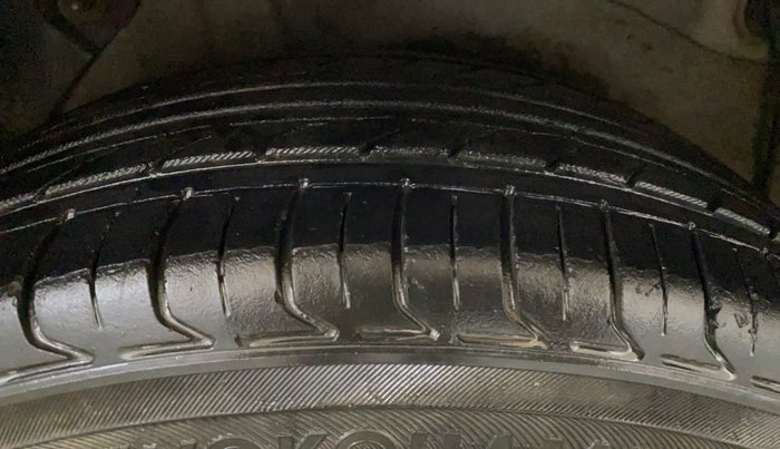 2016 Hyundai Verna 1.6 VTVT S, Petrol, Manual, 55,743 km, Right Rear Tyre Tread