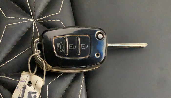 2016 Hyundai Verna 1.6 VTVT S, Petrol, Manual, 55,743 km, Key Close Up