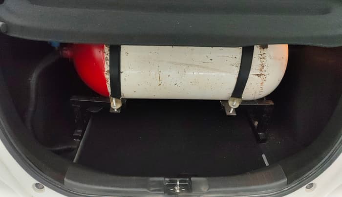 2015 Honda Jazz 1.2L I-VTEC V AT, CNG, Automatic, 43,357 km, Boot Inside
