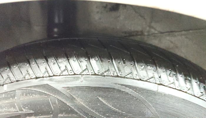 2015 Honda Jazz 1.2L I-VTEC V AT, CNG, Automatic, 43,357 km, Right Rear Tyre Tread