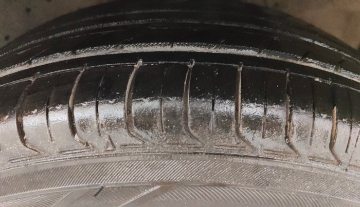 2013 Ford Figo EXI 1.4 DIESEL, Diesel, Manual, 1,44,732 km, Right Front Tyre Tread