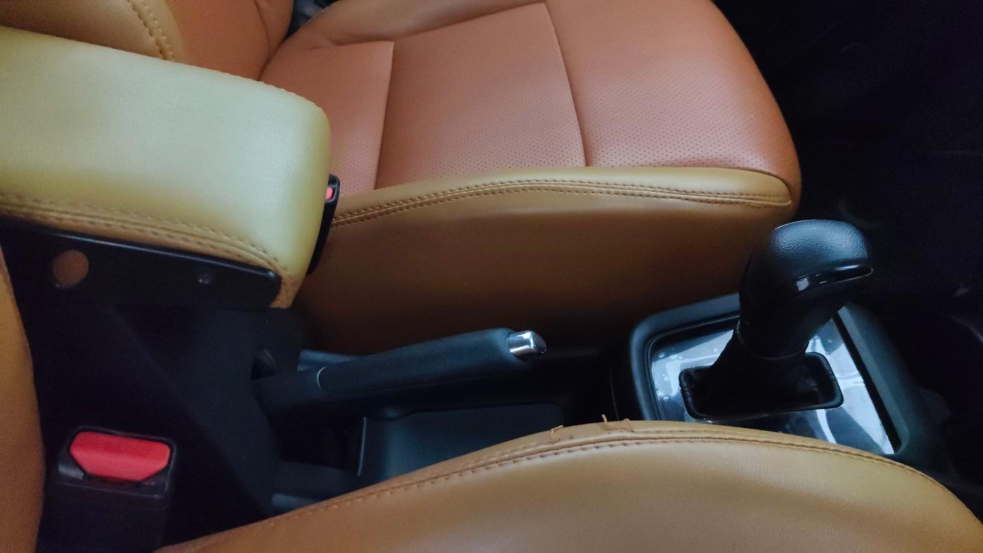 2024 Maruti Swift ZXi AMT, Petrol, Automatic, 31,321 km, Gear Lever