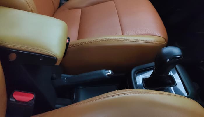 2024 Maruti Swift ZXi AMT, Petrol, Automatic, 31,321 km, Gear Lever