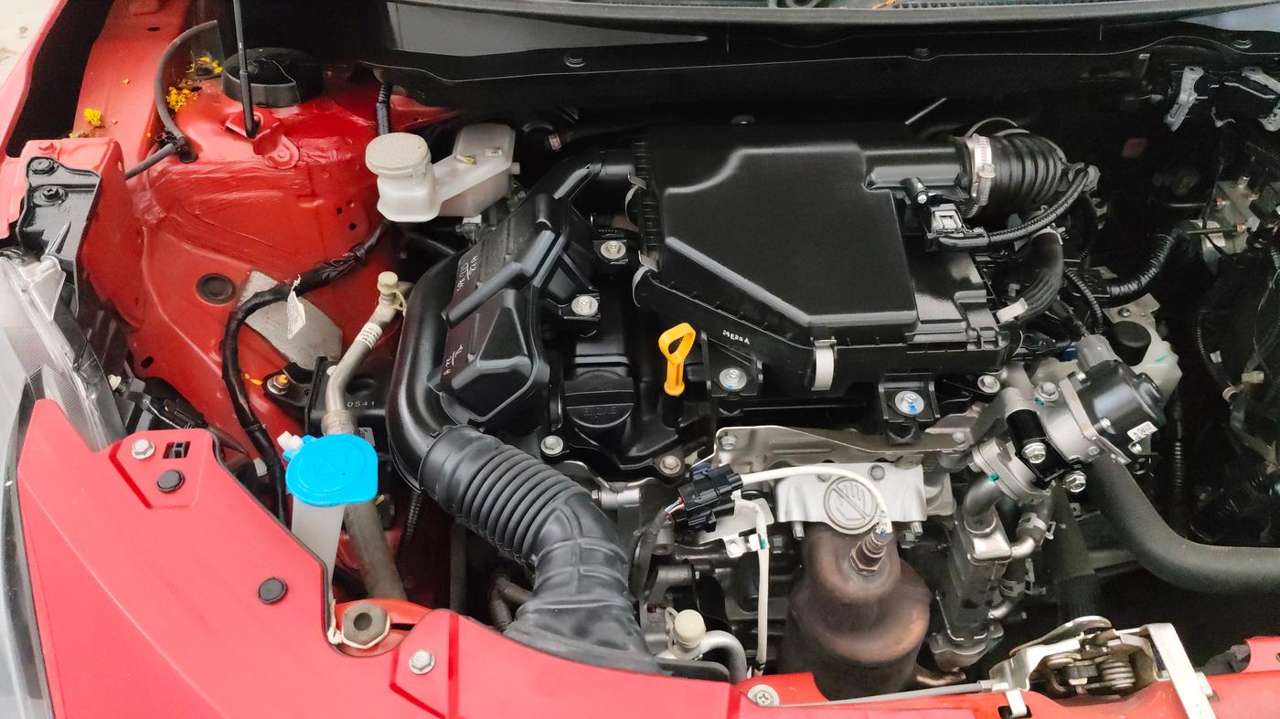 2024 Maruti Swift ZXi AMT, Petrol, Automatic, 31,321 km, Engine View - Right
