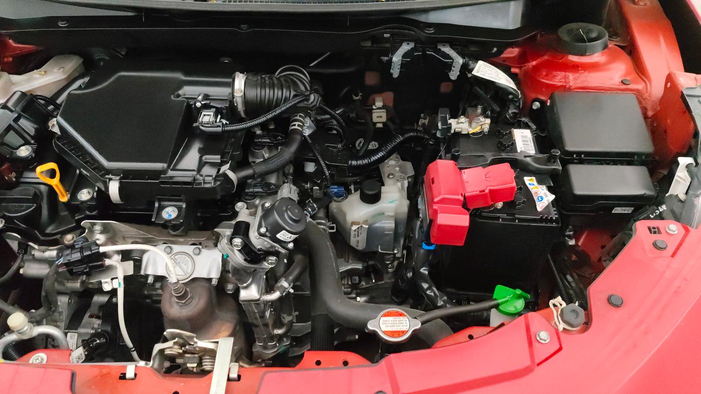 2024 Maruti Swift ZXi AMT, Petrol, Automatic, 31,321 km, Engine View - Left