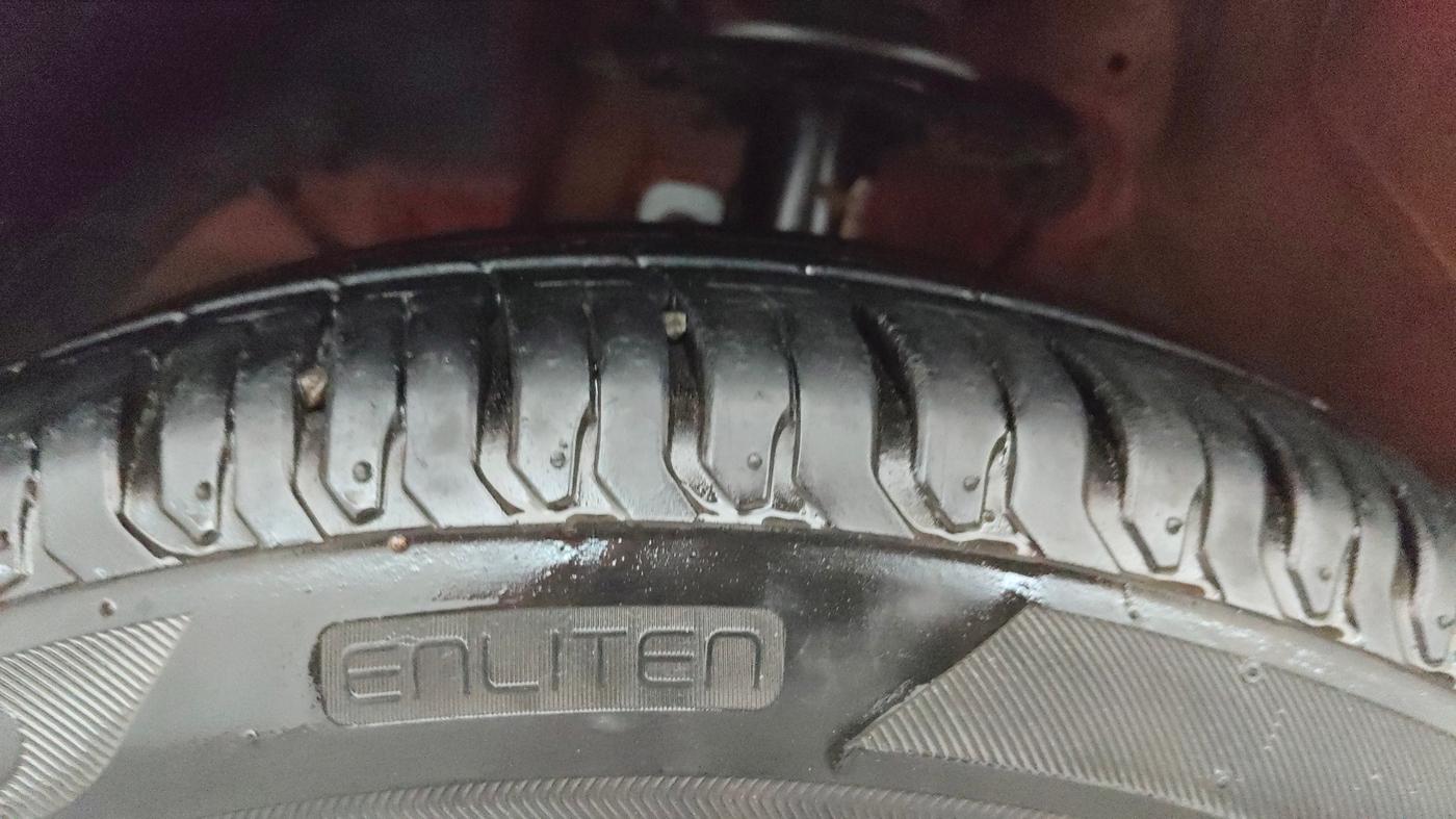 2024 Maruti Swift ZXi AMT, Petrol, Automatic, 31,321 km, Left Front Tyre Tread