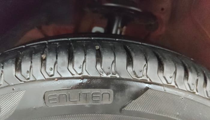 2024 Maruti Swift ZXi AMT, Petrol, Automatic, 31,321 km, Left Front Tyre Tread