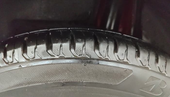 2024 Maruti Swift ZXi AMT, Petrol, Automatic, 31,321 km, Left Rear Tyre Tread
