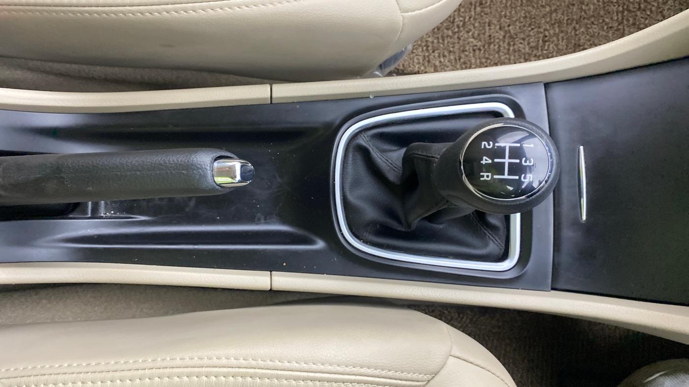 2025 Maruti Ciaz ALPHA 1.5 SHVS PETROL, Petrol, Manual, 9,785 km, Gear Lever