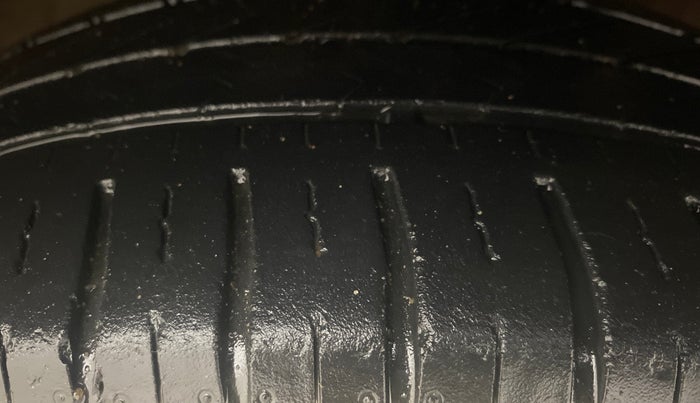 2014 Hyundai Xcent S 1.2, Petrol, Manual, 28,130 km, Right Front Tyre Tread