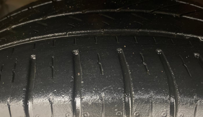 2014 Hyundai Xcent S 1.2, Petrol, Manual, 28,130 km, Left Front Tyre Tread