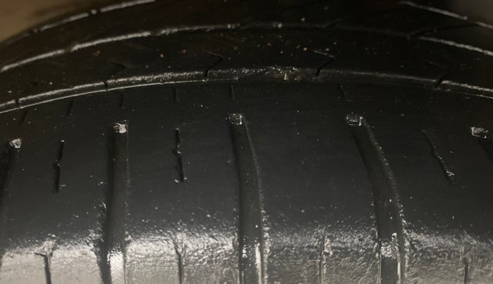 2014 Hyundai Xcent S 1.2, Petrol, Manual, 28,130 km, Left Rear Tyre Tread