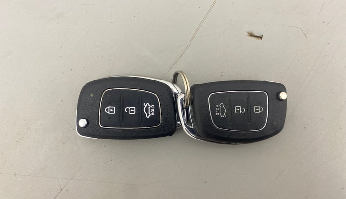 2014 Hyundai Xcent S 1.2, Petrol, Manual, 28,130 km, Key Close Up