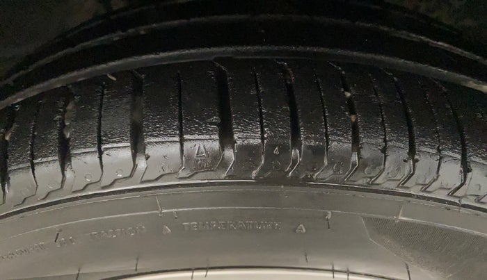 2022 Renault TRIBER RXZ AMT, Petrol, Automatic, 11,713 km, Right Front Tyre Tread